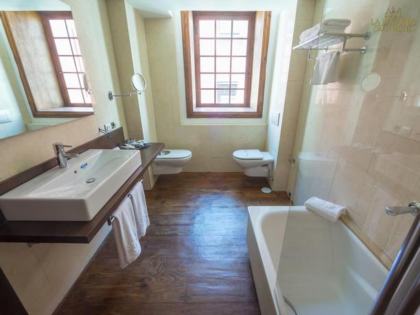 Imagen de la habitación del Hotel La Laguna Gran Hotel. Foto 5