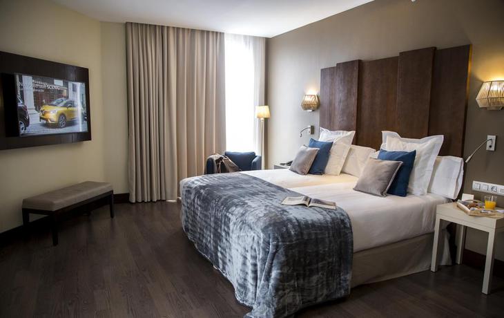 Imagen de la habitación del Hotel La Laguna Gran Hotel. Foto 8