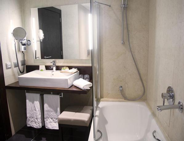 Imagen de la habitación del Hotel La Laguna Gran Hotel. Foto 9