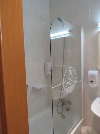 Imagen de la habitación del Hotel La Lanzada. Foto 2