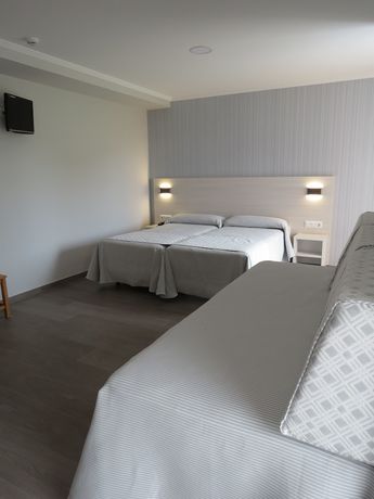Imagen de la habitación del Hotel La Lanzada. Foto 4