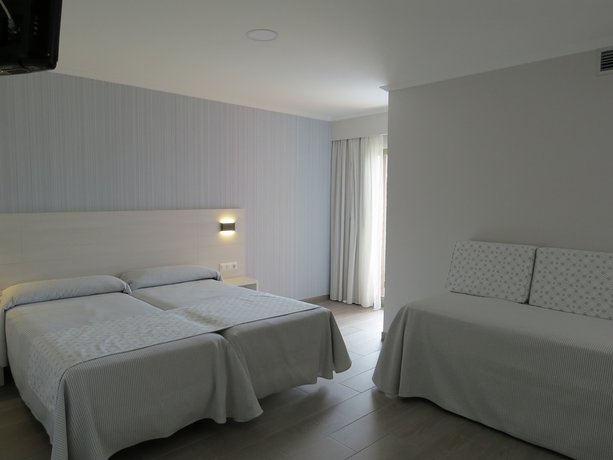 Imagen de la habitación del Hotel La Lanzada. Foto 5