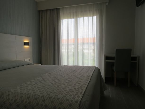 Imagen de la habitación del Hotel La Lanzada. Foto 8