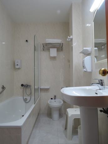 Imagen de la habitación del Hotel La Lanzada. Foto 9