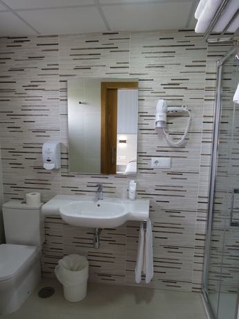 Imagen de la habitación del Hotel La Lanzada. Foto 11