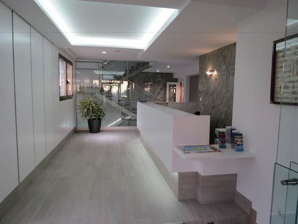 Imagen de los interiores del Hotel La Lanzada. Foto 19