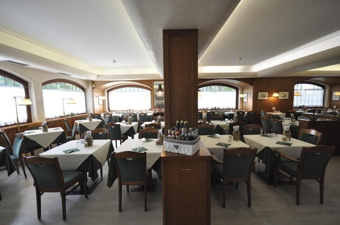 Imagen del bar/restaurante del Hotel La Lepre Bianca. Foto 3