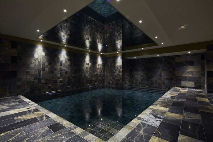 Imagen de la piscina del Hotel La Licorne and Spa Troyes MGallery. Foto 20