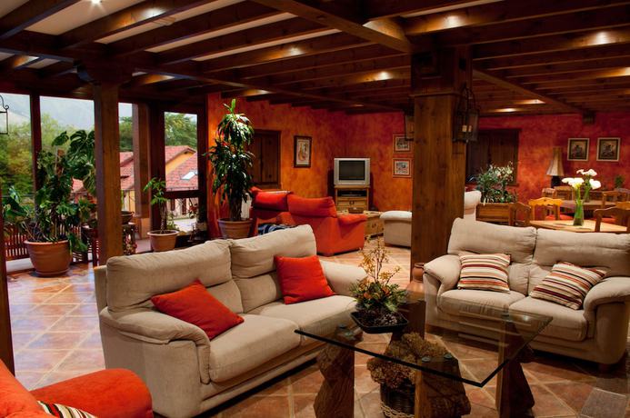 Imagen de los interiores del Hotel La Lluriga. Foto 9