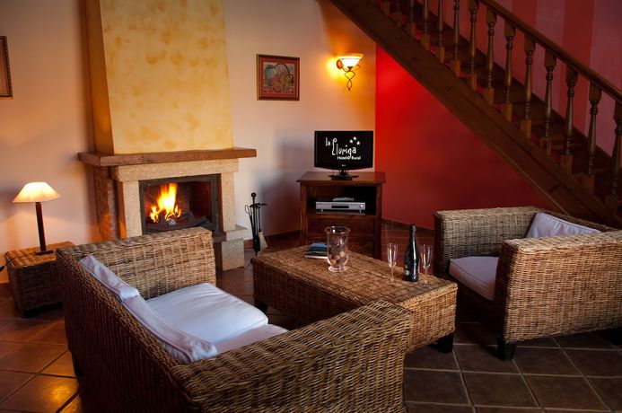 Imagen de la habitación del Hotel La Lluriga. Foto 2