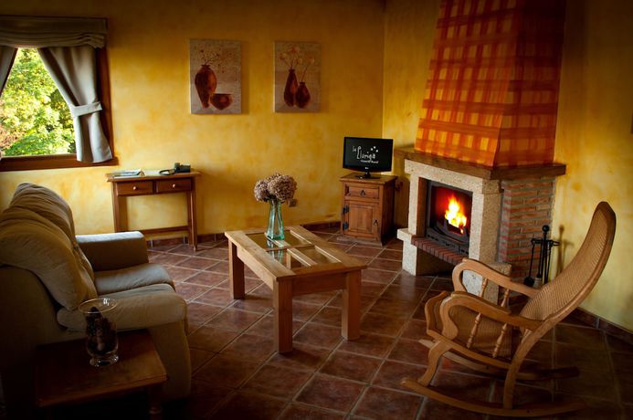 Imagen de la habitación del Hotel La Lluriga. Foto 3