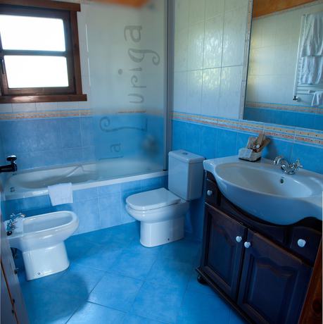 Imagen de la habitación del Hotel La Lluriga. Foto 4