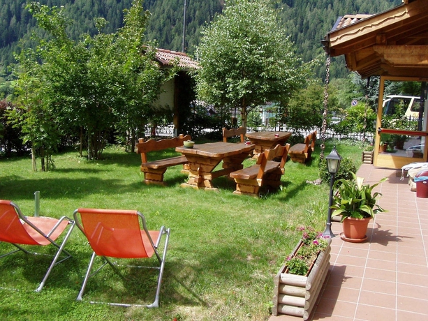 Imagen de los exteriores del Hotel La Locanda, Vadaione. Foto 10