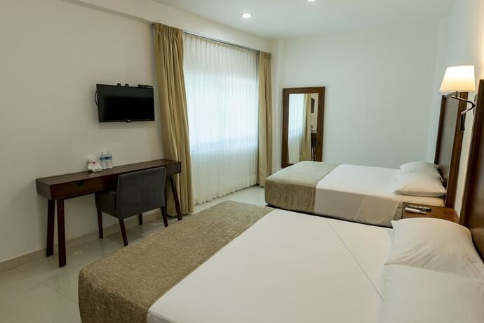 Imagen de la habitación del Hotel La Loma Suites. Foto 16