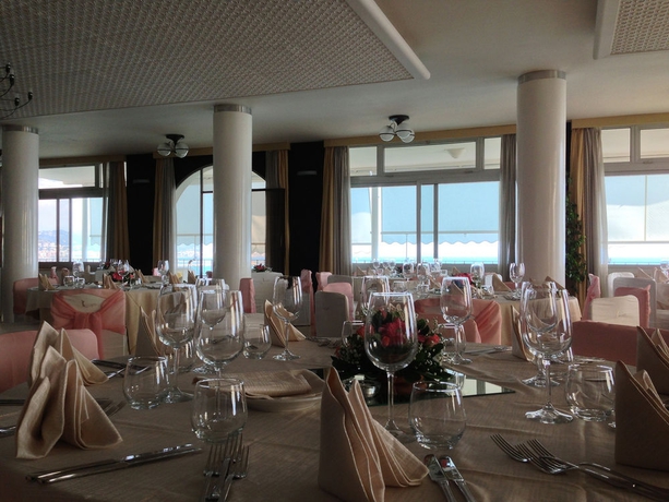 Imagen del bar/restaurante del Hotel La Lucertola. Foto 2