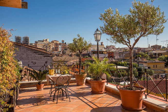 Imagen de los exteriores del Hotel La Lumiere Di Piazza Di Spagna. Foto 7