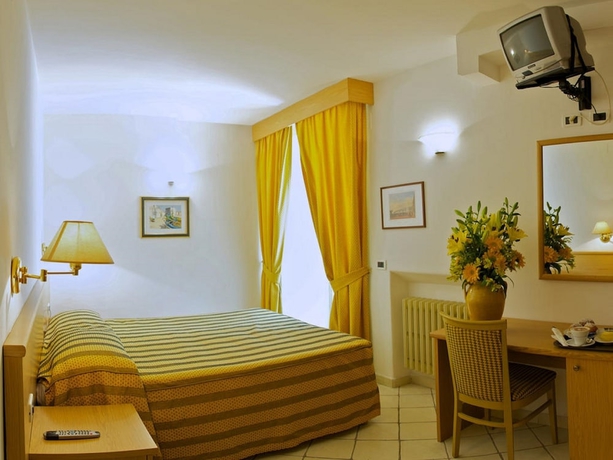Imagen de la habitación del Hotel La Luna, Barano d'Ischia. Foto 6