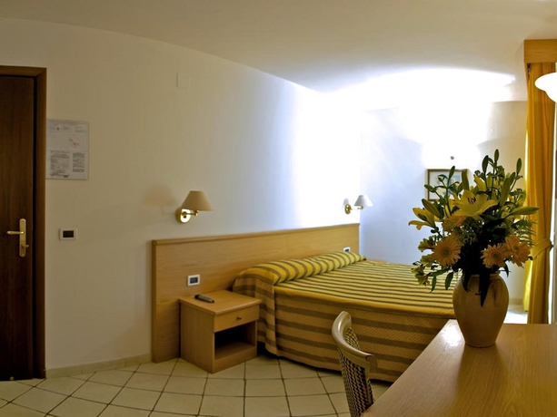 Imagen de la habitación del Hotel La Luna, Barano d'Ischia. Foto 10