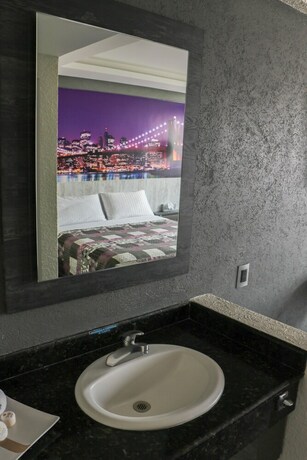 Imagen de la habitación del Hotel La Luna, Ciudad de M&eacute;xico. Foto 23