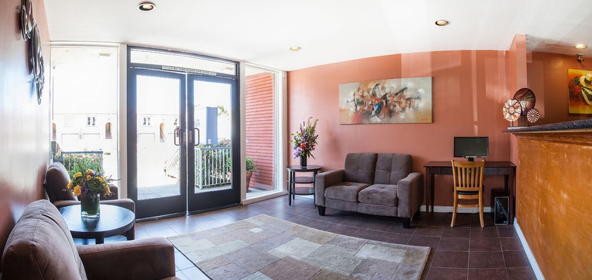 Imagen de los interiores del Hotel La Luna Inn. Foto 15