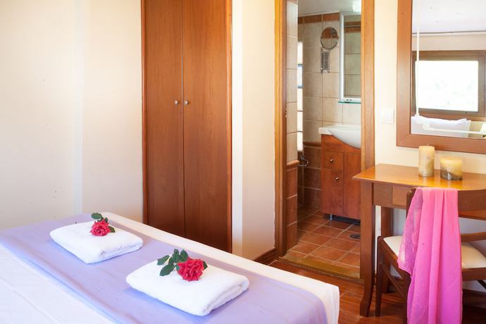 Imagen de la habitación del Hotel La Luna, Troulos. Foto 8