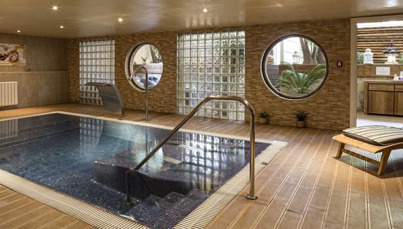 Imagen de la piscina del Hotel La Lune De Mougins. Foto 2
