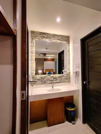 Imagen general del Hotel La Luz Beach Resort. Foto 13