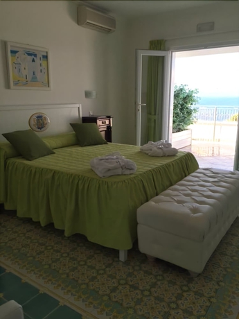 Imagen de la habitación del Hotel La Madonnina, Ischia. Foto 9