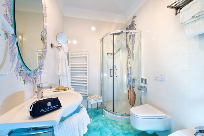 Imagen de la habitación del Hotel La Madonnina, Ischia. Foto 10