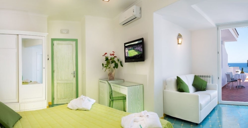 Imagen de la habitación del Hotel La Madonnina, Ischia. Foto 14