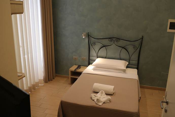 Imagen de la habitación del Hotel La Madonnina, Milán. Foto 14