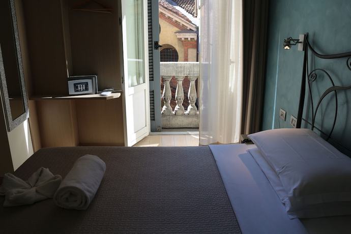 Imagen de la habitación del Hotel La Madonnina, Milán. Foto 16