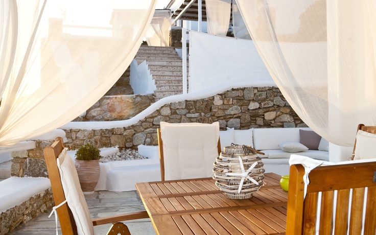 Imagen de los exteriores del Hotel La Maison Blanche, Agios Stefanos. Foto 12