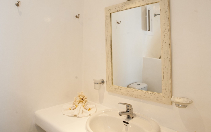 Imagen de la habitación del Hotel La Maison Blanche, Agios Stefanos. Foto 3