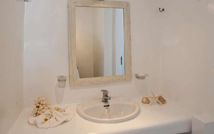 Imagen de la habitación del Hotel La Maison Blanche, Agios Stefanos. Foto 4