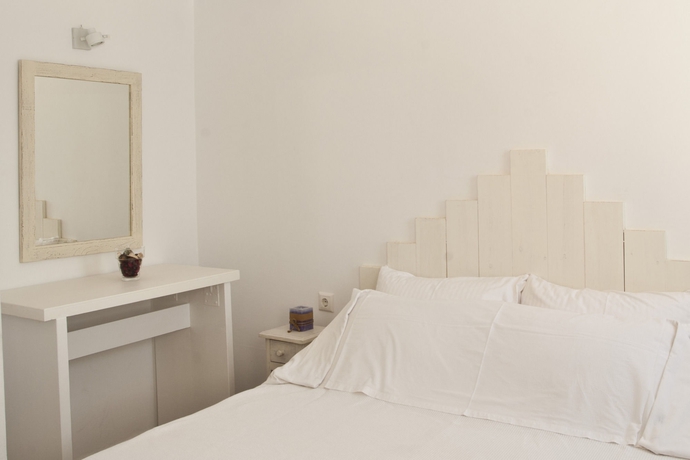 Imagen de la habitación del Hotel La Maison Blanche, Agios Stefanos. Foto 6