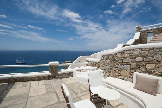 Imagen de los exteriores del Hotel La Maison Blanche, Agios Stefanos. Foto 14