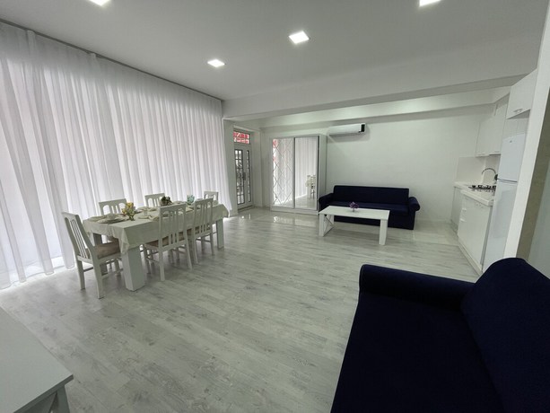 Imagen de la habitación del Hotel La Maison Blanche Baku. Foto 2