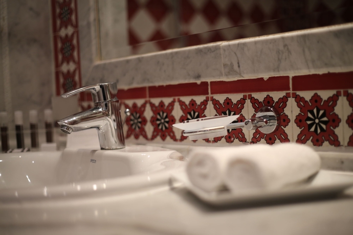 Imagen de la habitación del Hotel La Maison Blanche, Tunis. Foto 7