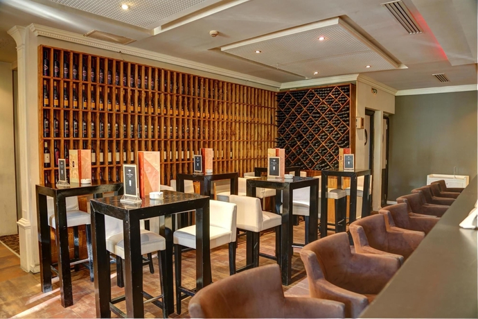 Imagen del bar/restaurante del Hotel La Maison Blanche, Tunis. Foto 5