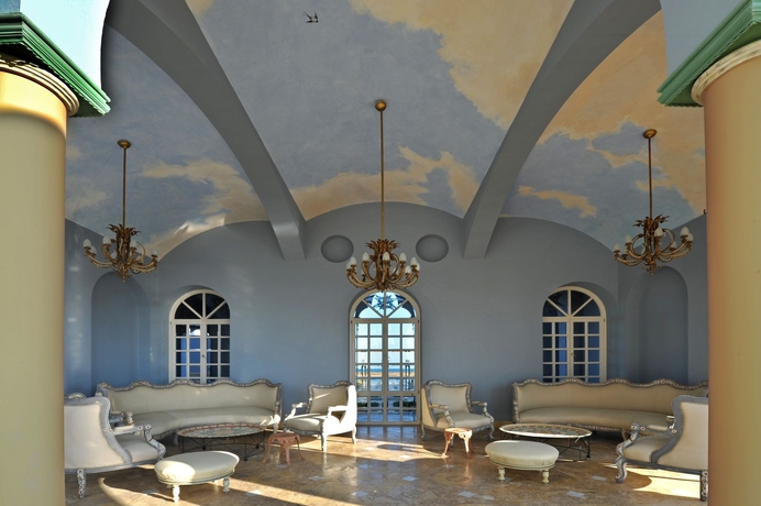 Imagen de los interiores del Hotel La Maison Bleue. Foto 7