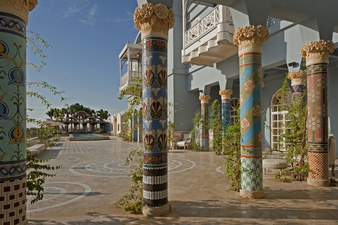 Imagen de los exteriores del Hotel La Maison Bleue. Foto 5