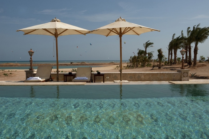Imagen de la piscina del Hotel La Maison Bleue. Foto 15