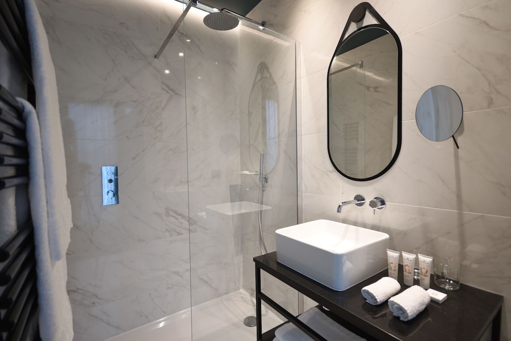 Imagen de la habitación del Hotel La Maison Bord'eaux. Foto 15