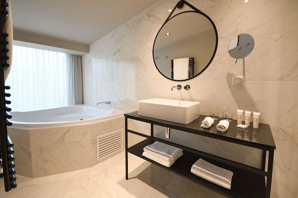 Imagen de la habitación del Hotel La Maison Bord'eaux. Foto 16