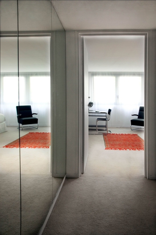 Imagen de la habitación del Hotel La Maison Champs Elysées. Foto 7