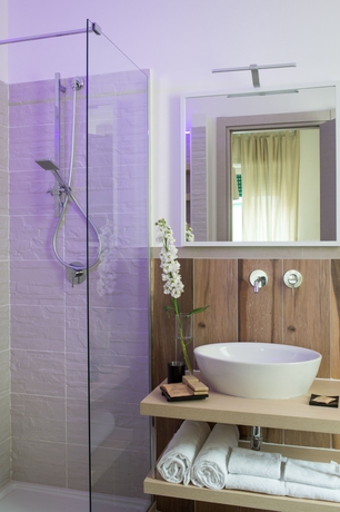 Imagen de la habitación del Hotel La Maison Des Tout Le Monde. Foto 16