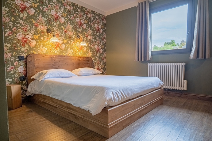 Imagen de la habitación del Hotel La Maison Rouge. Foto 11