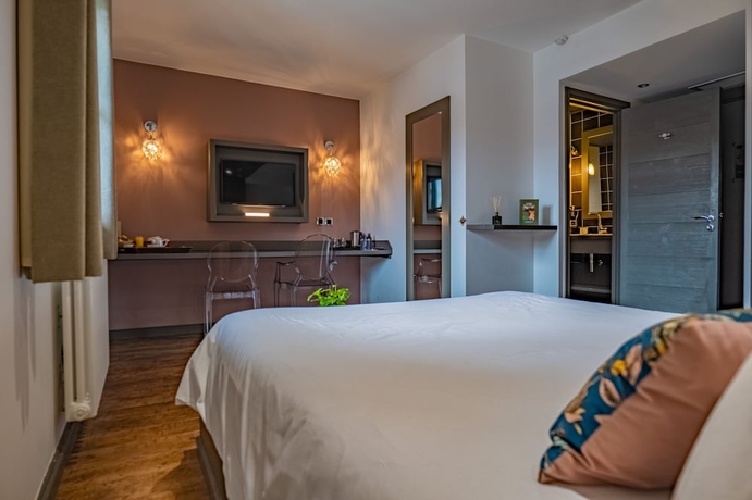 Imagen de la habitación del Hotel La Maison Rouge. Foto 14