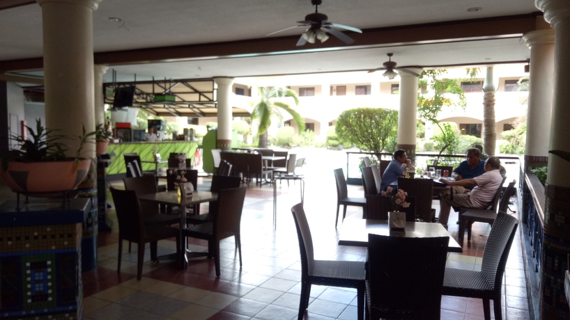 Imagen del bar/restaurante del Hotel La Maja Rica. Foto 4